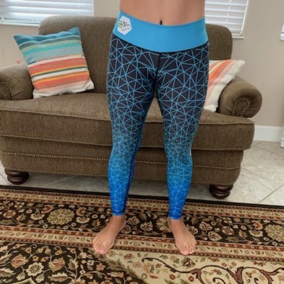 Colombian Athletic Yoga Pants - Picture 2 of 4